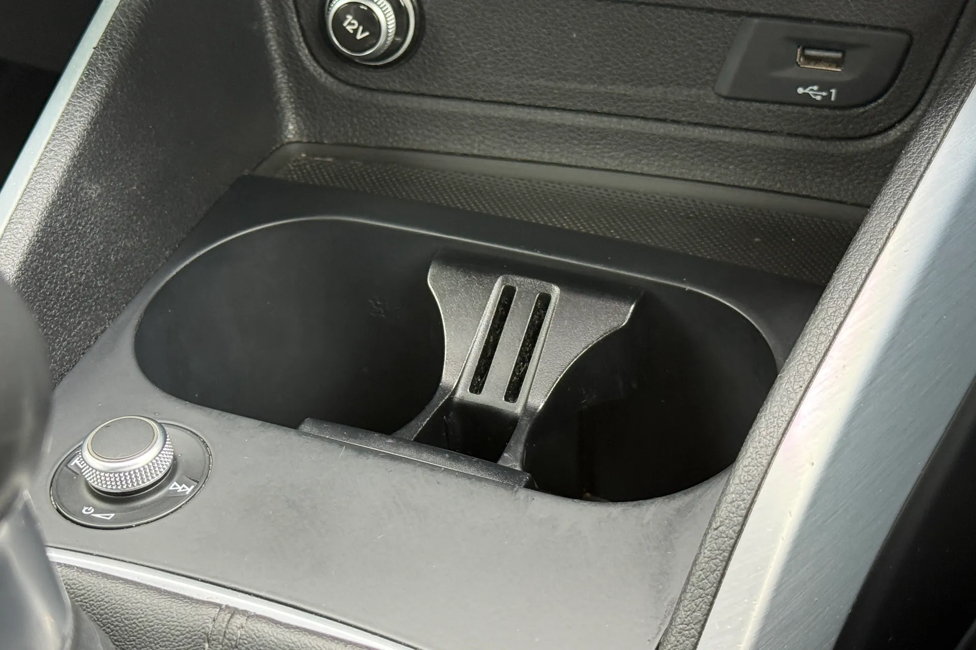 Audi Q2 thumbnail image number 24