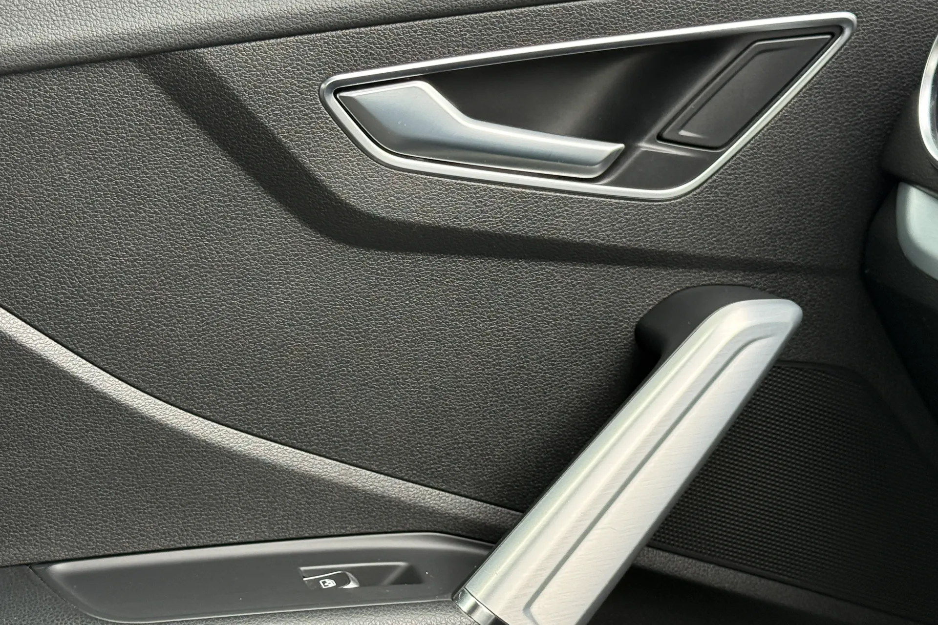 Audi Q2 thumbnail image number 28