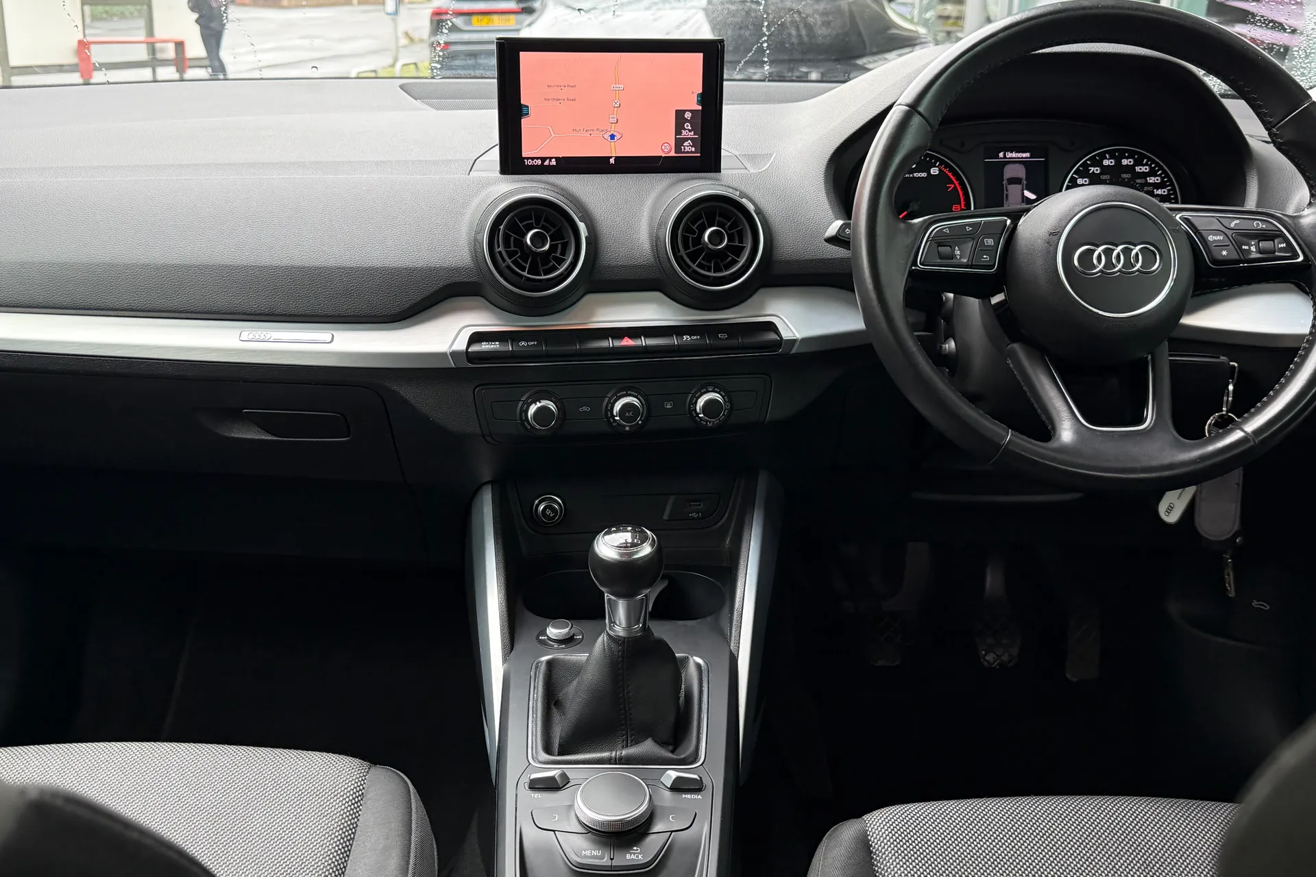 Audi Q2 thumbnail image number 38