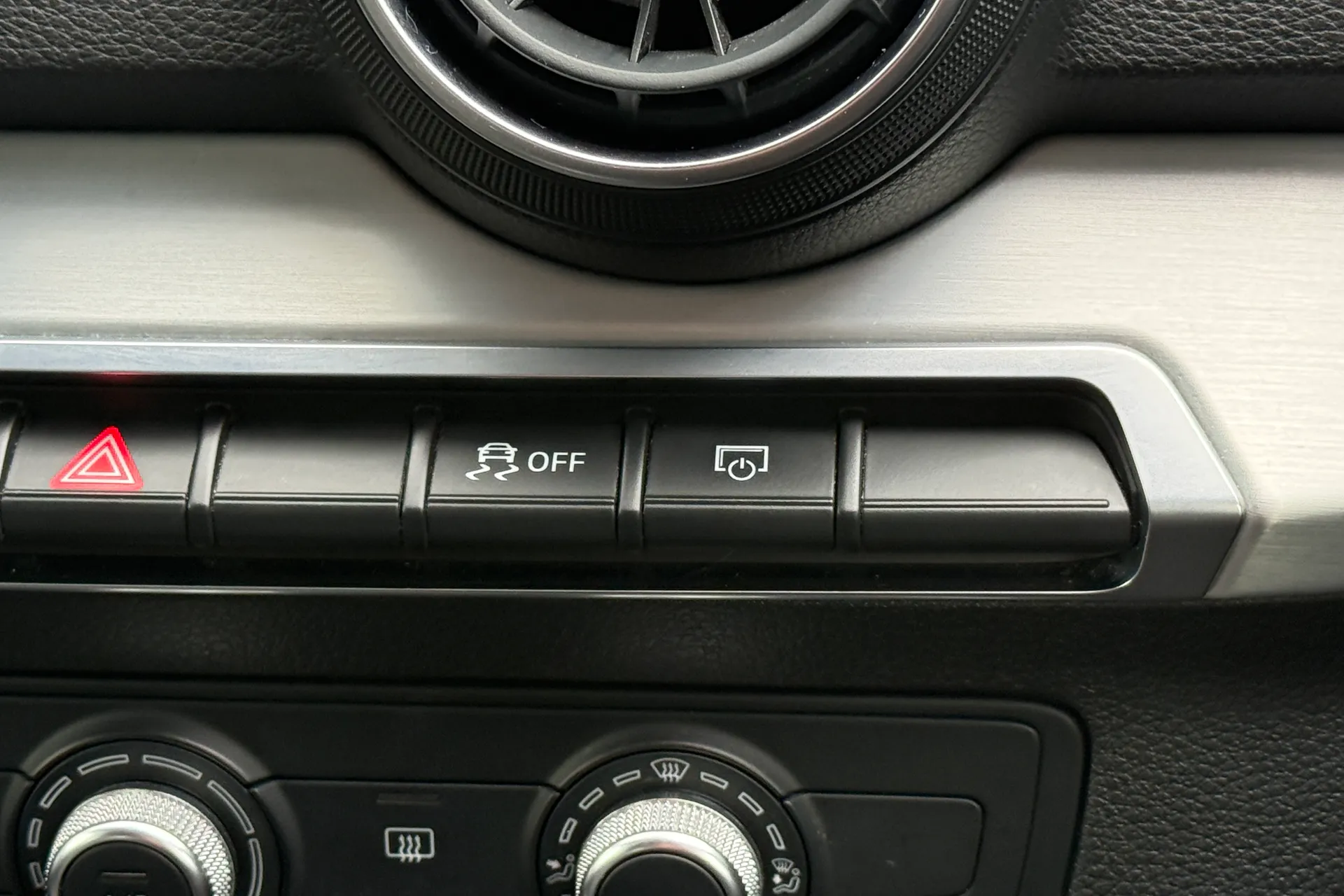 Audi Q2 thumbnail image number 21
