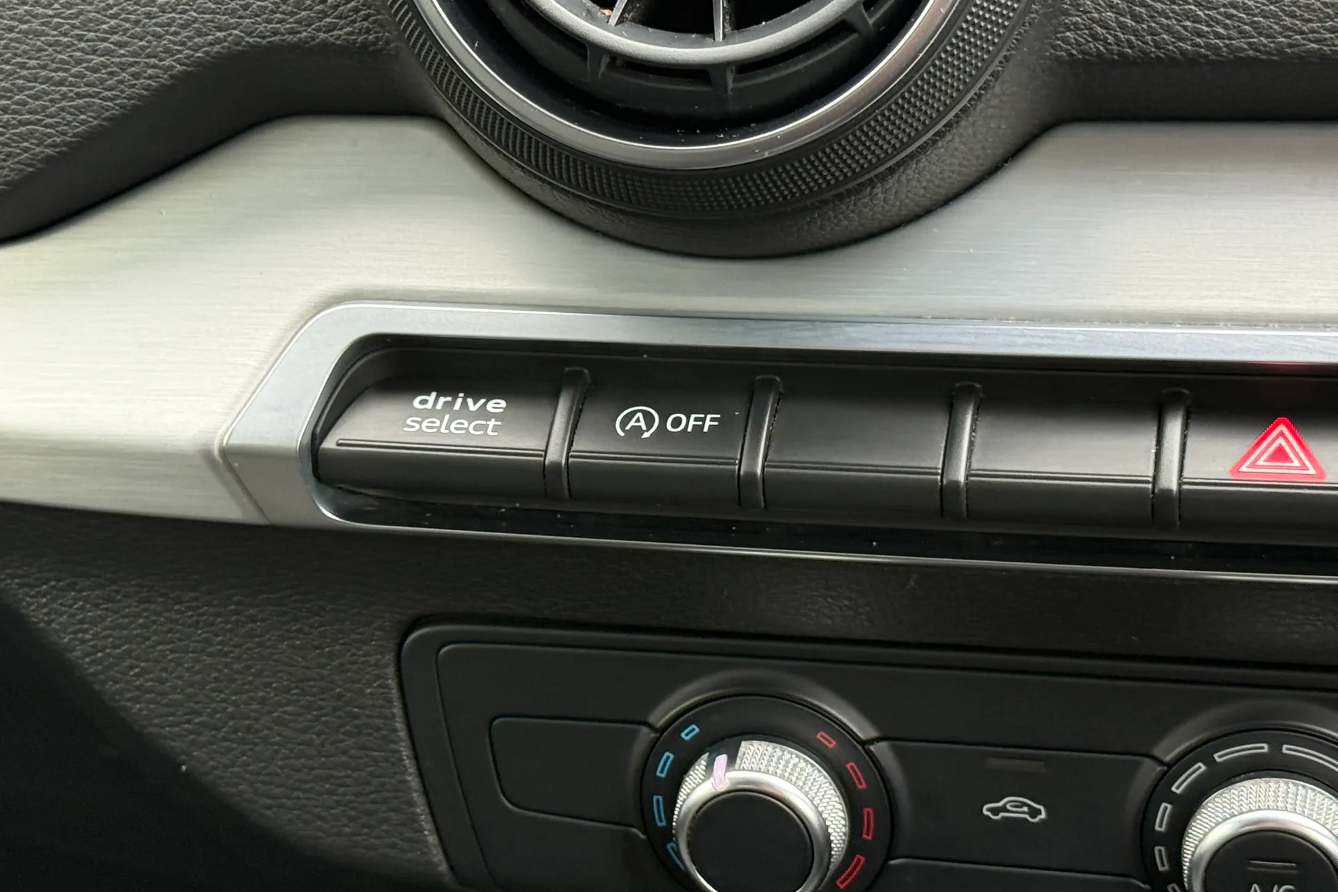 Audi Q2 thumbnail image number 19