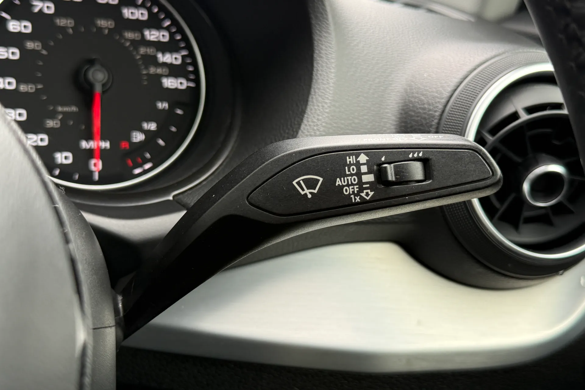 Audi Q2 thumbnail image number 15