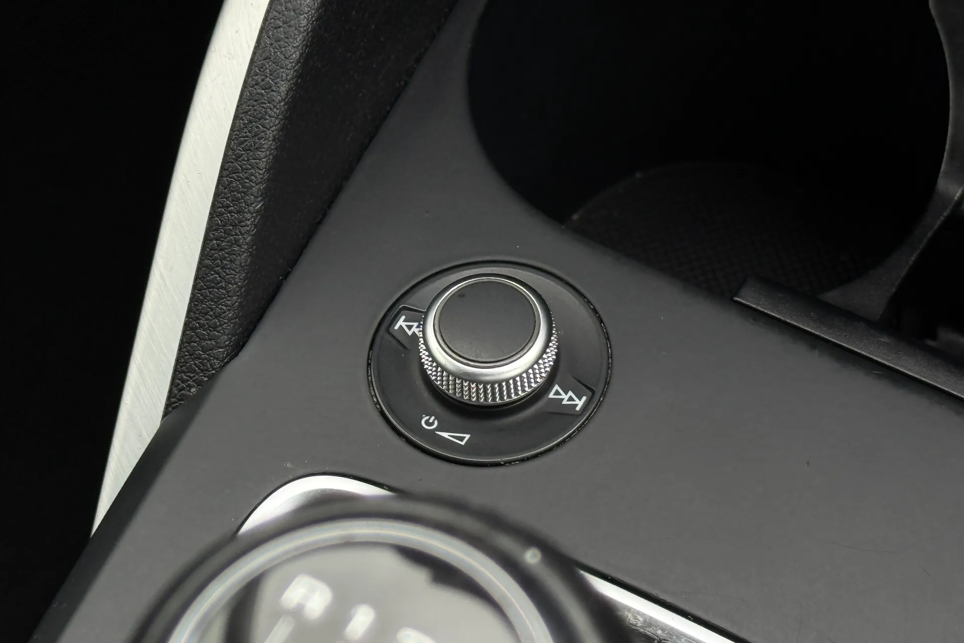 Audi Q2 thumbnail image number 25