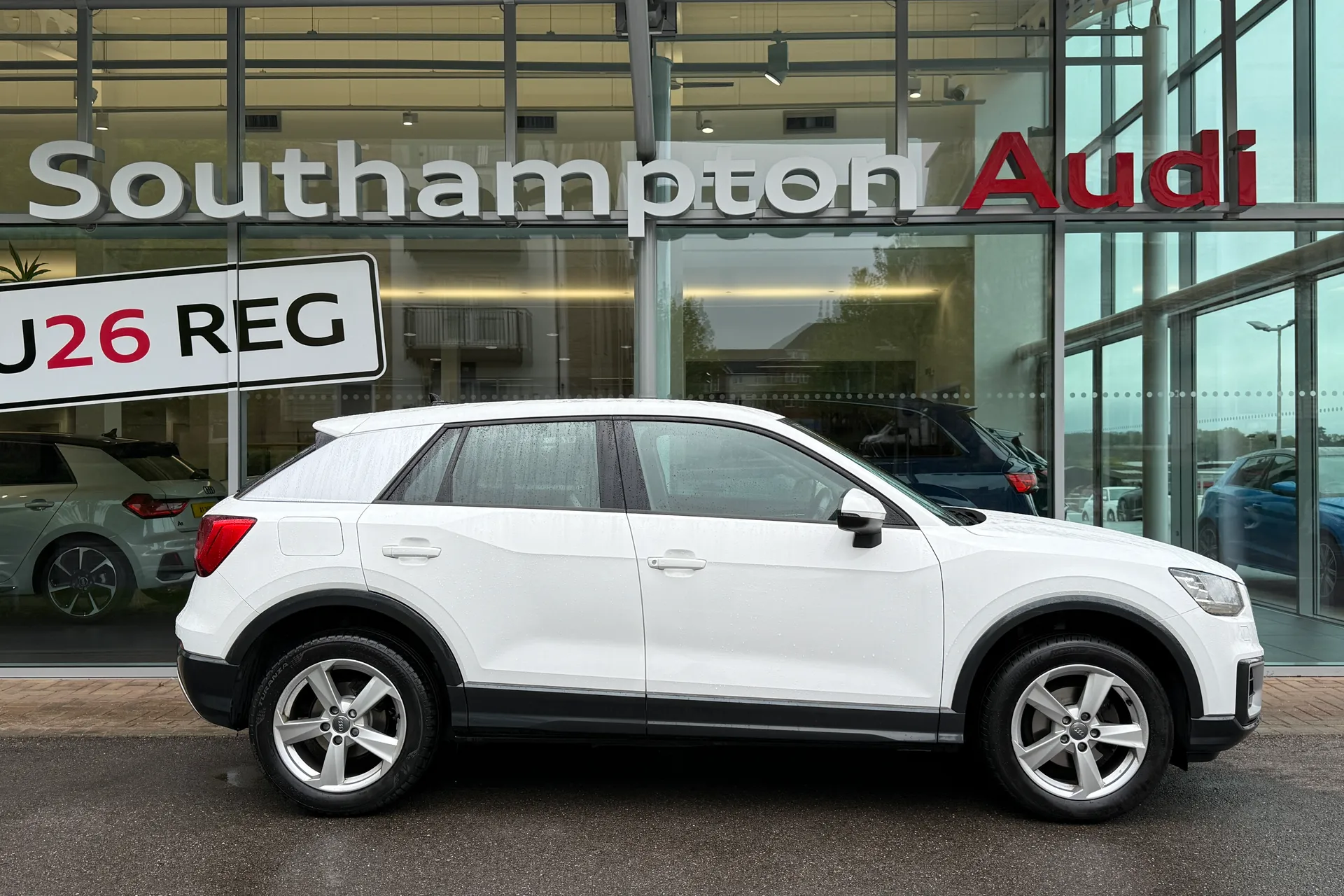 Audi Q2 thumbnail image number 2