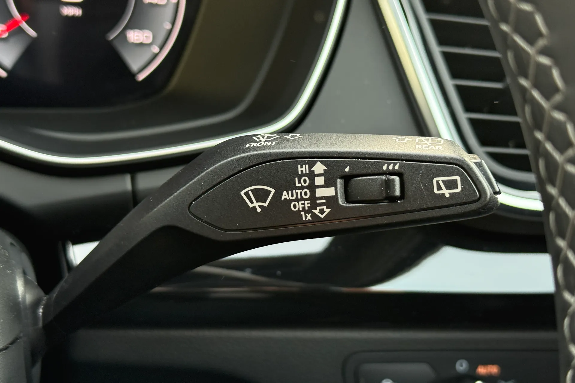 Audi Q5 thumbnail image number 15