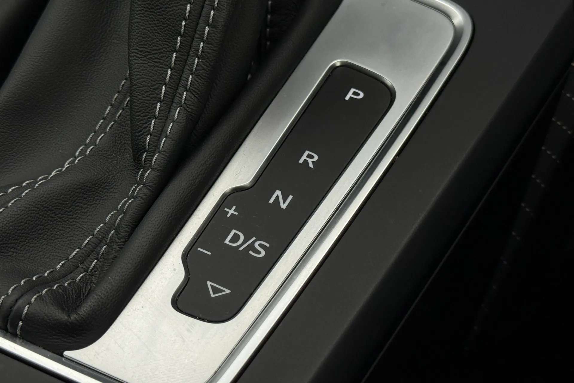 Audi Q2 thumbnail image number 15