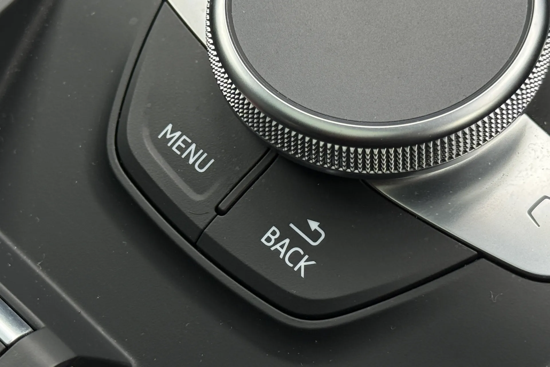 Audi Q2 thumbnail image number 17