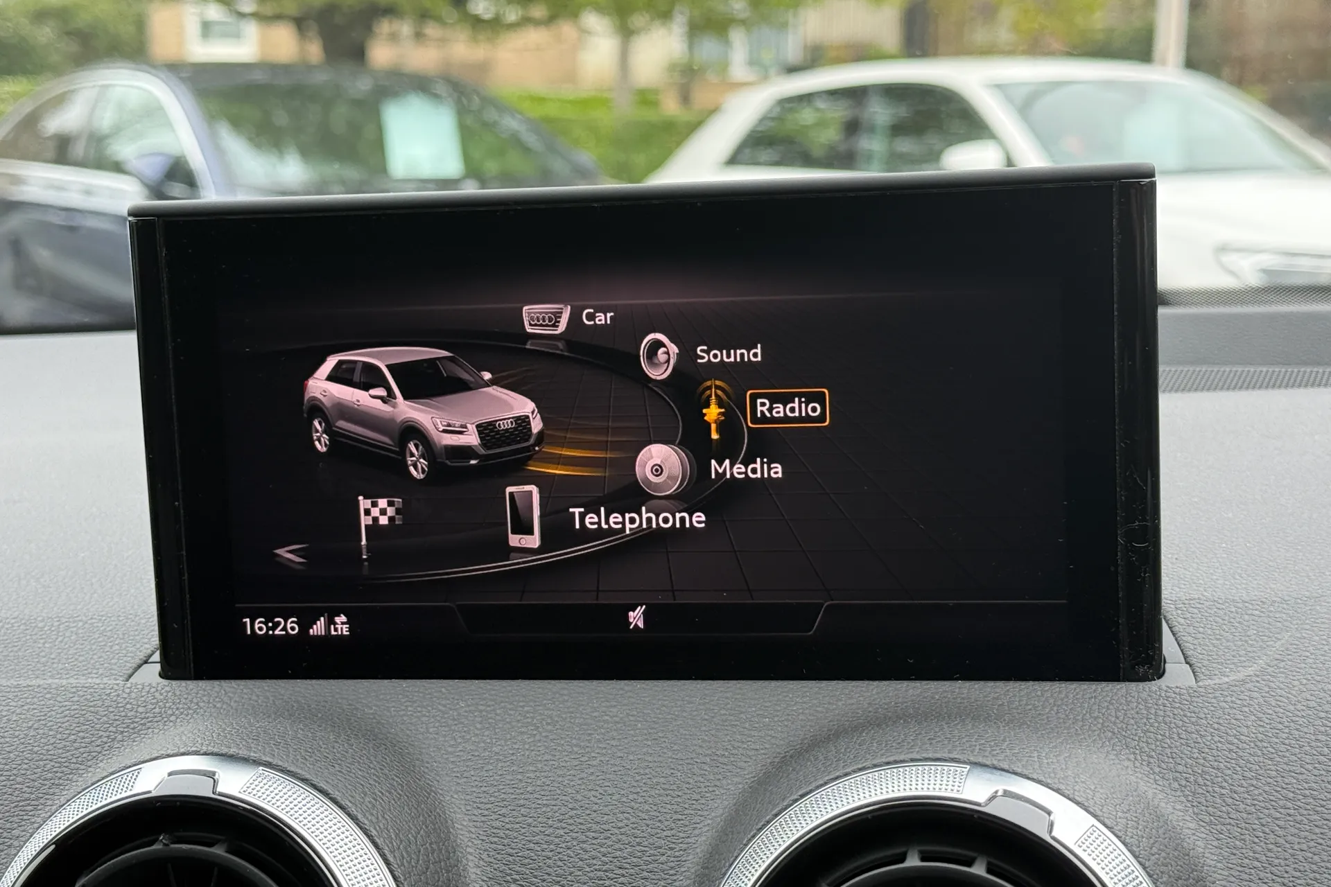 Audi Q2 thumbnail image number 31