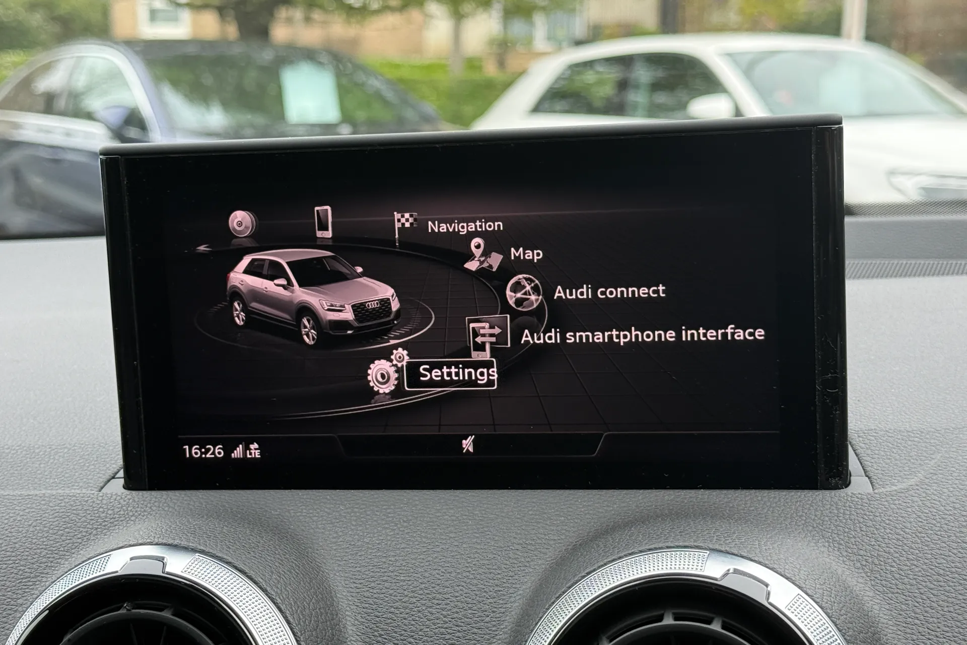 Audi Q2 thumbnail image number 32