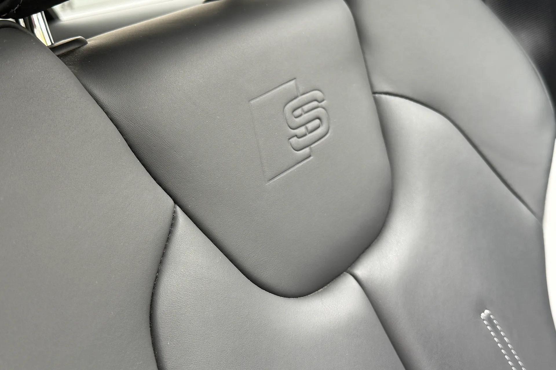 Audi Q2 thumbnail image number 25