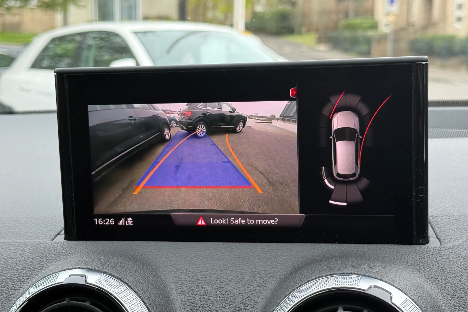 Audi Q2 thumbnail image number 5