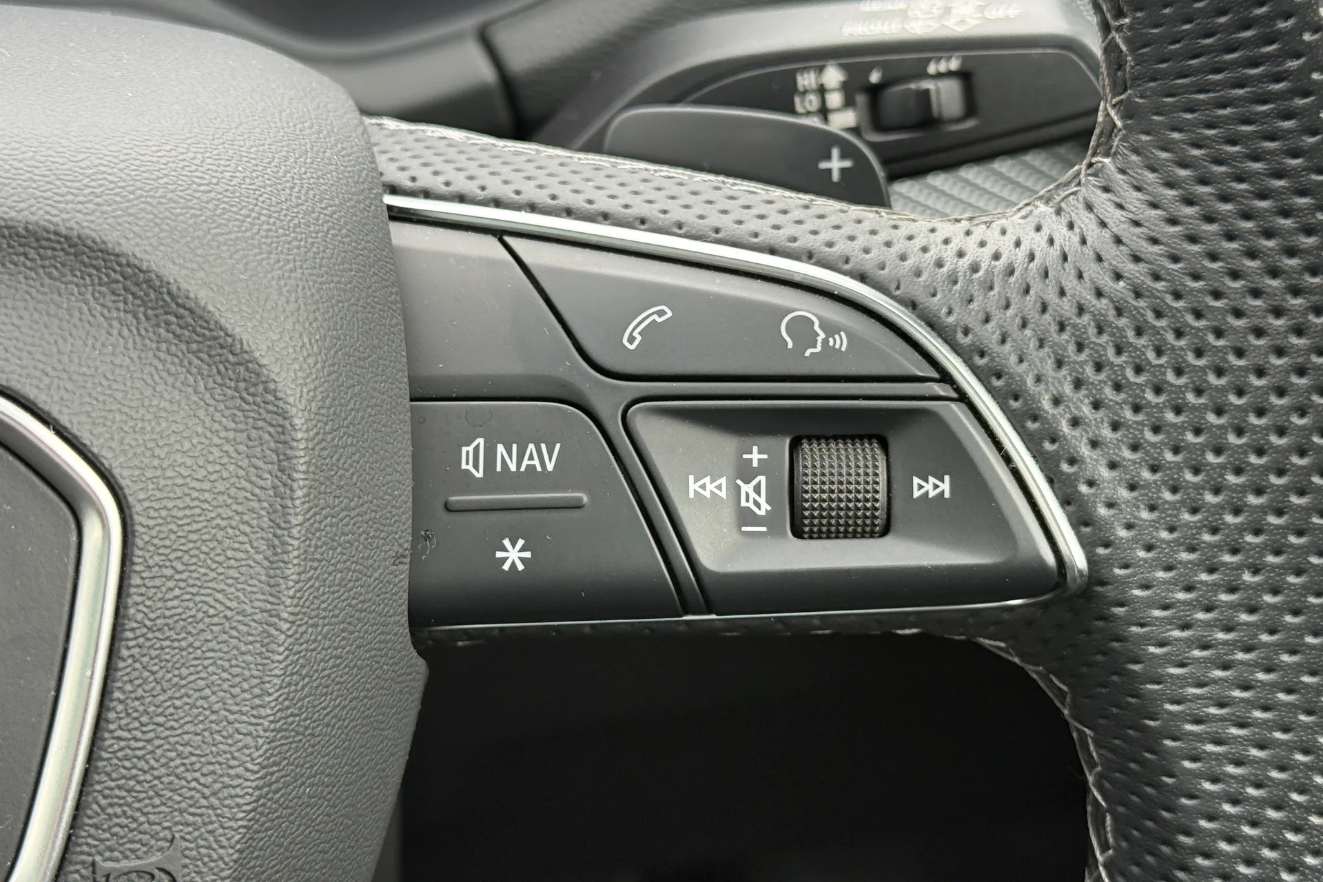 Audi Q2 thumbnail image number 28