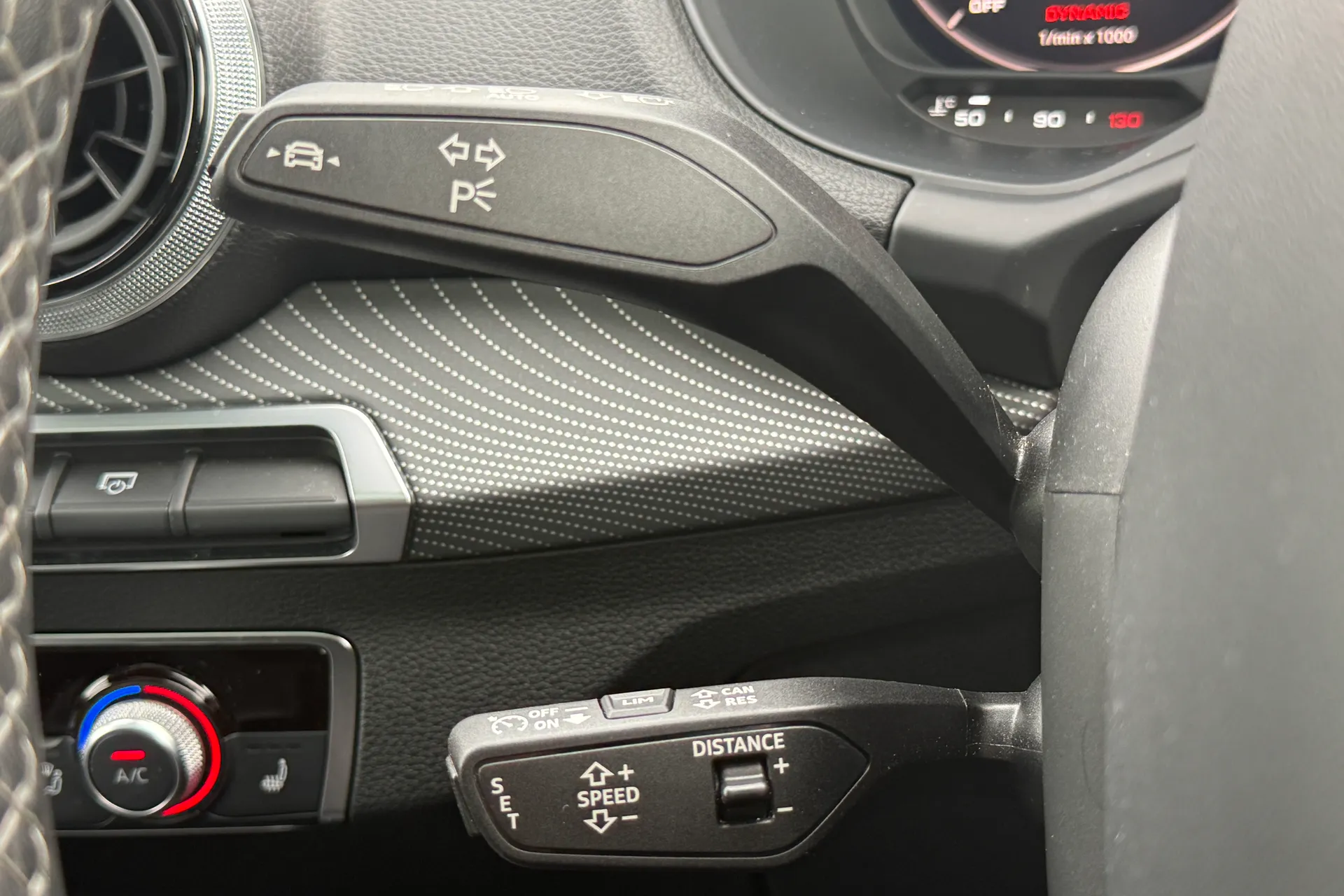 Audi Q2 thumbnail image number 29