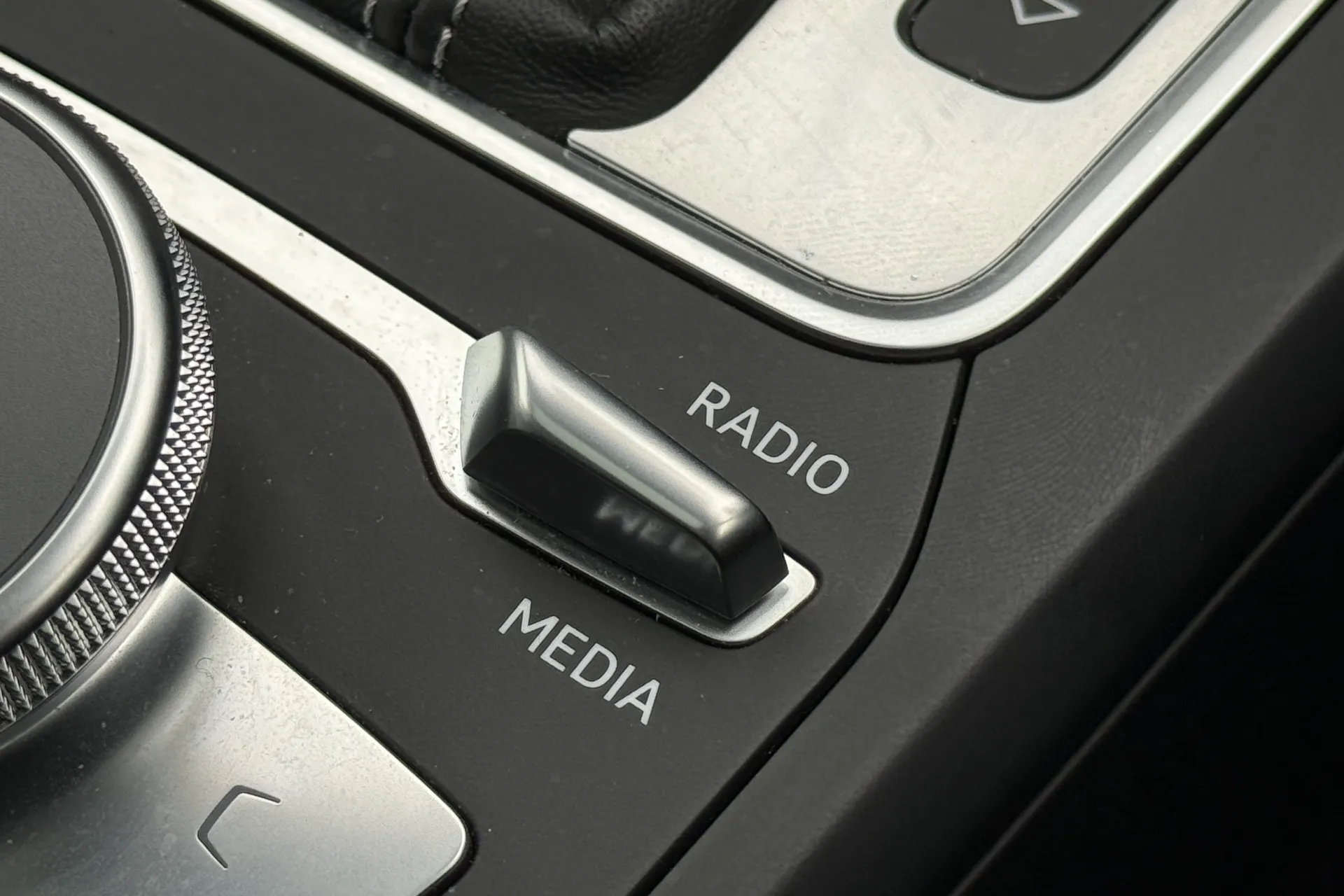 Audi Q2 thumbnail image number 18