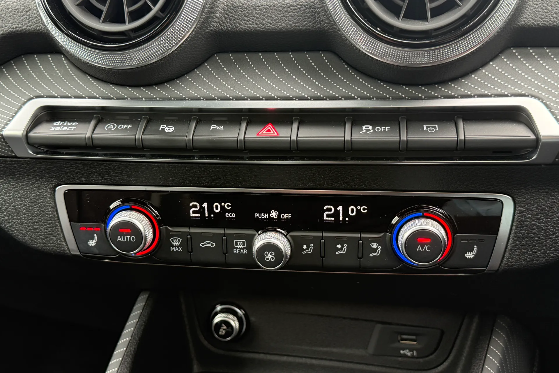 Audi Q2 thumbnail image number 21