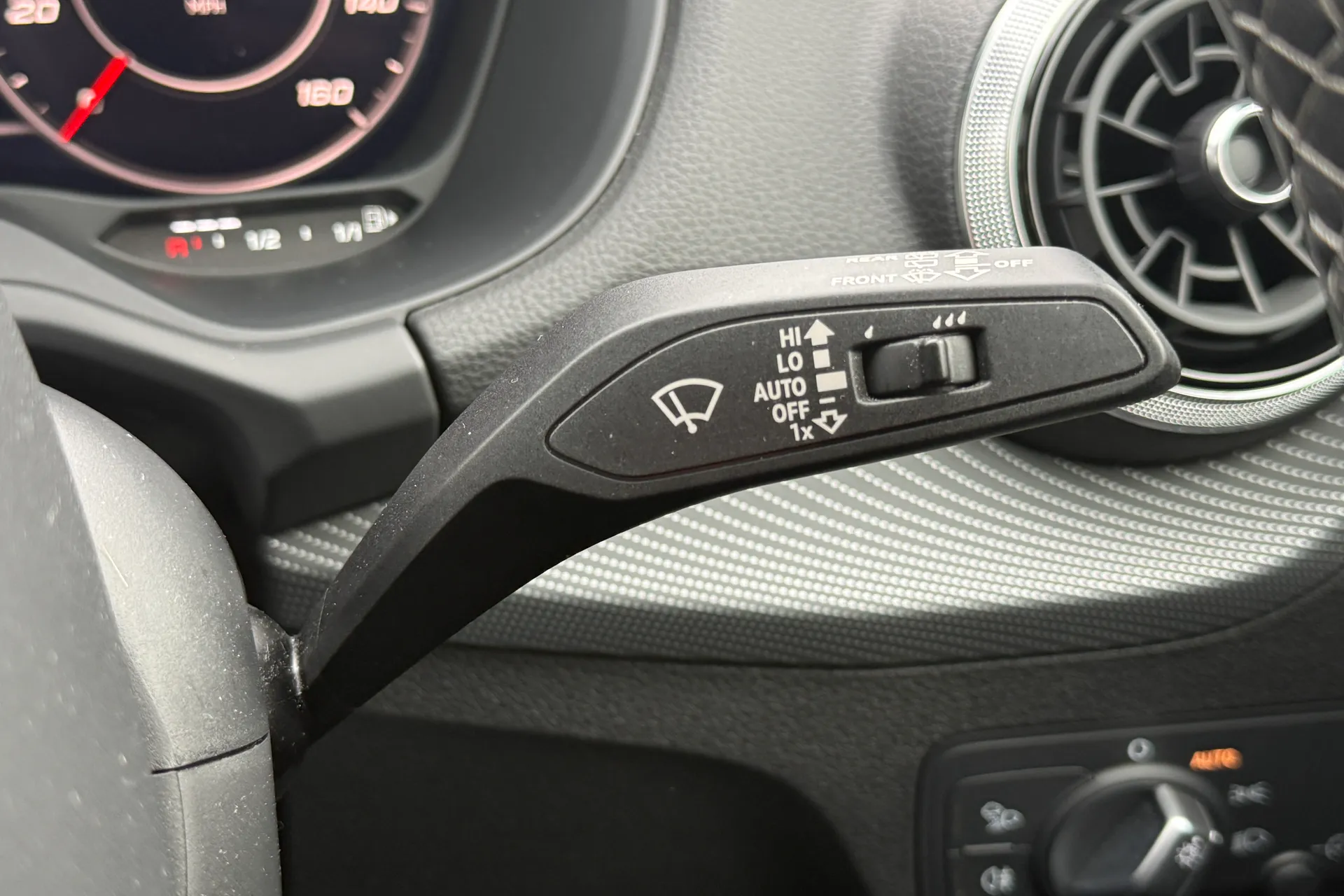 Audi Q2 thumbnail image number 30