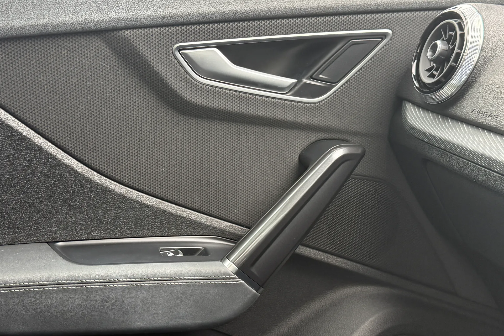 Audi Q2 thumbnail image number 24