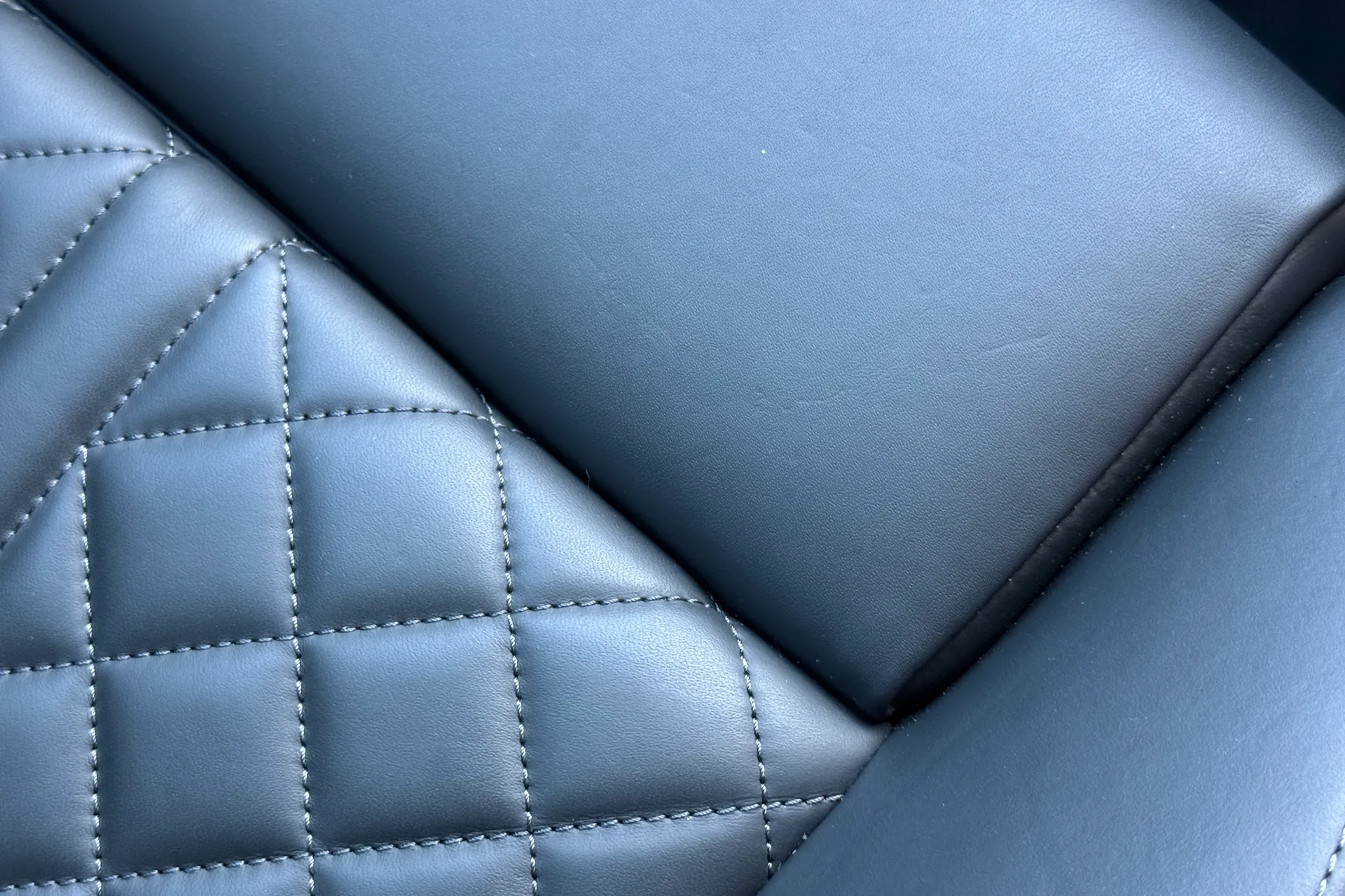 Audi A6 thumbnail image number 26