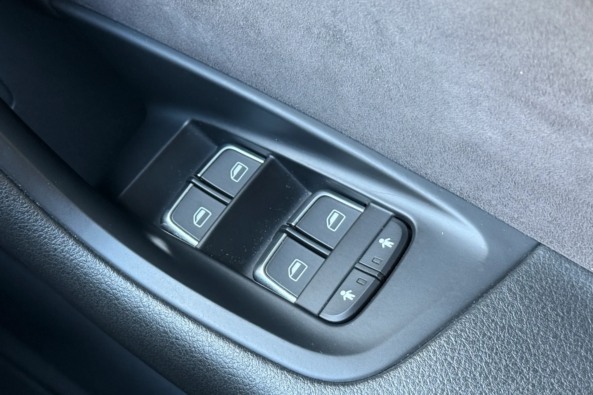 Audi A6 thumbnail image number 36