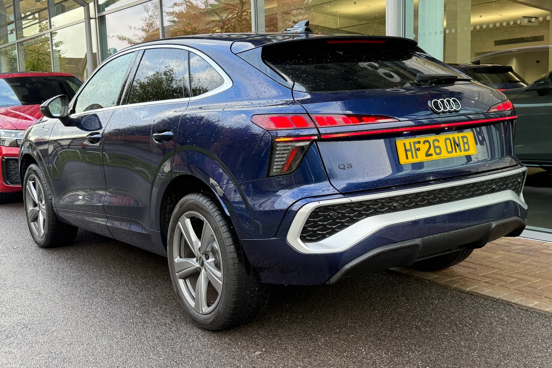 Audi Q3 thumbnail image number 38