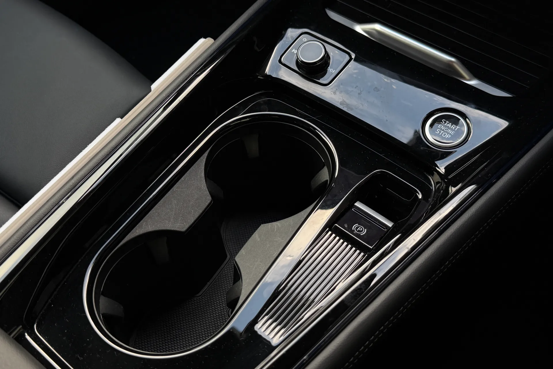 Audi Q3 thumbnail image number 19
