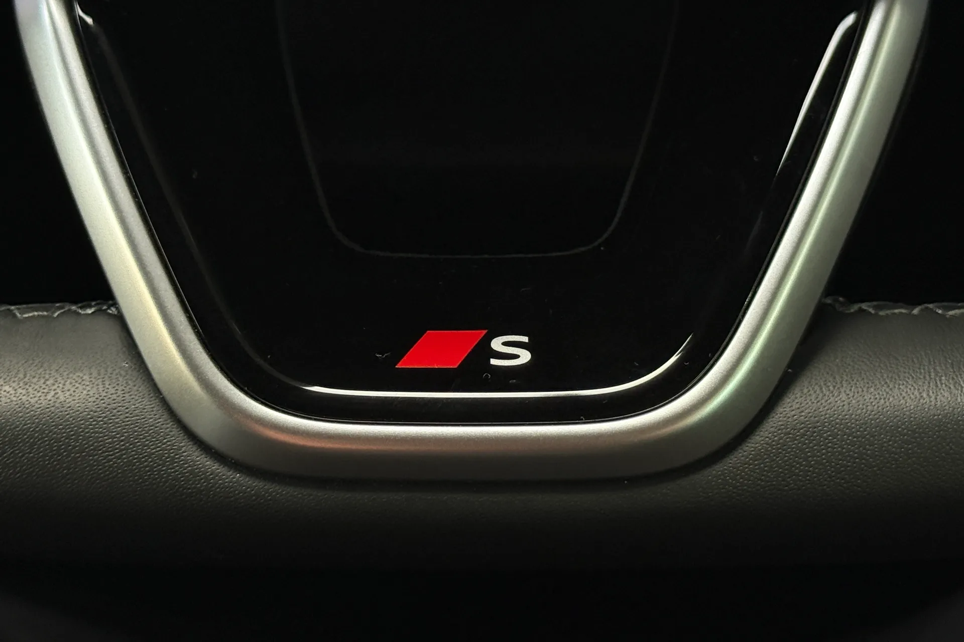 Audi Q3 thumbnail image number 11