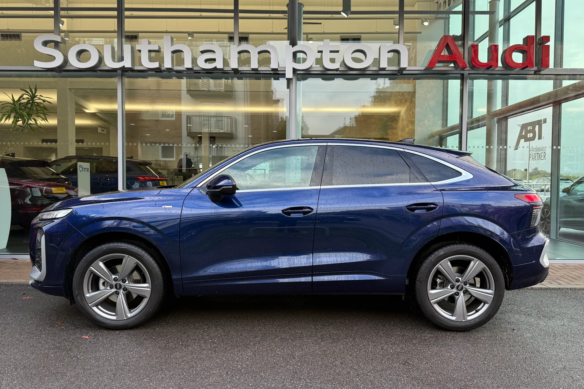 Audi Q3 thumbnail image number 39