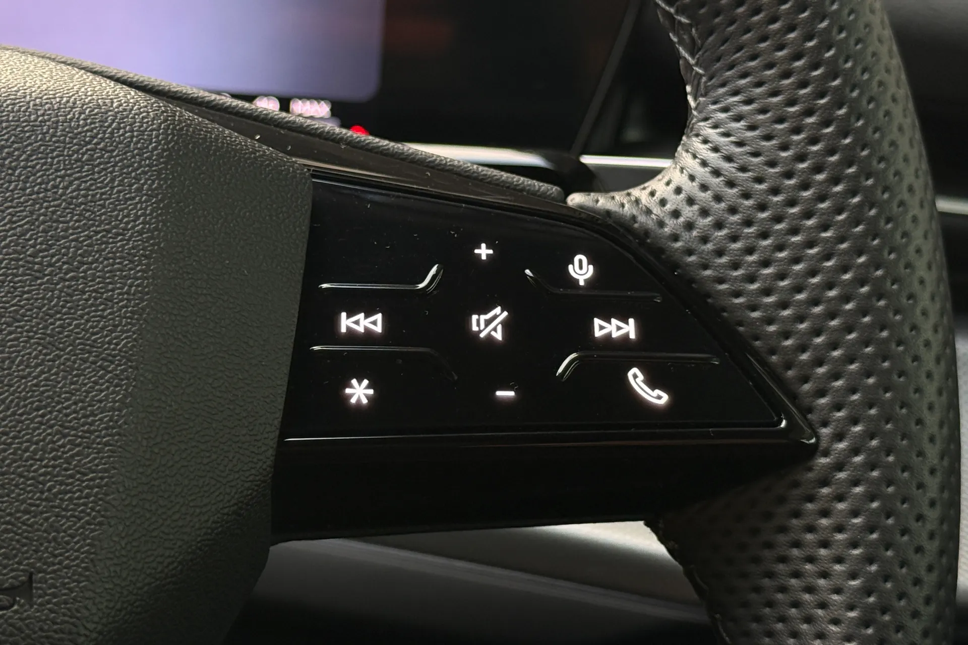 Audi Q3 thumbnail image number 9