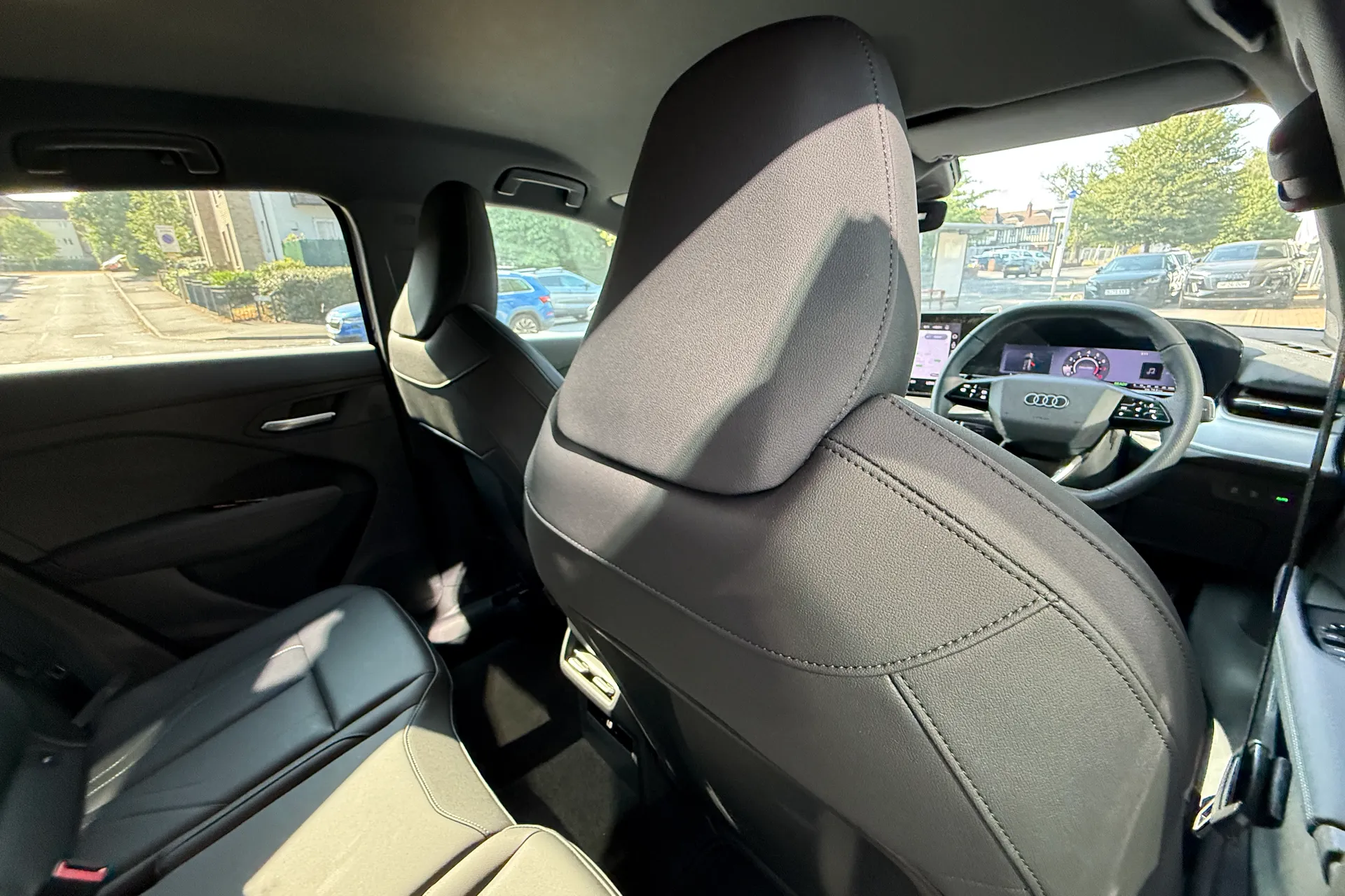 Audi Q3 thumbnail image number 36