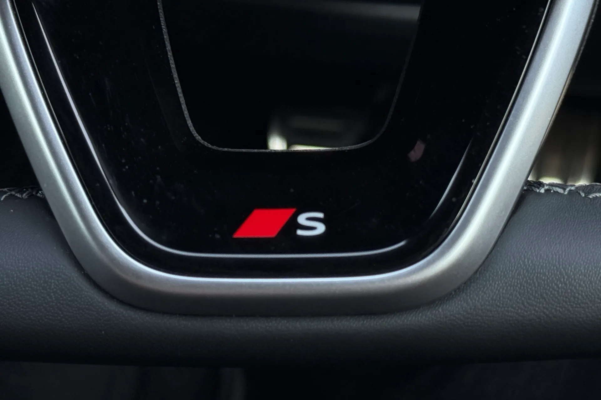 Audi Q3 thumbnail image number 12