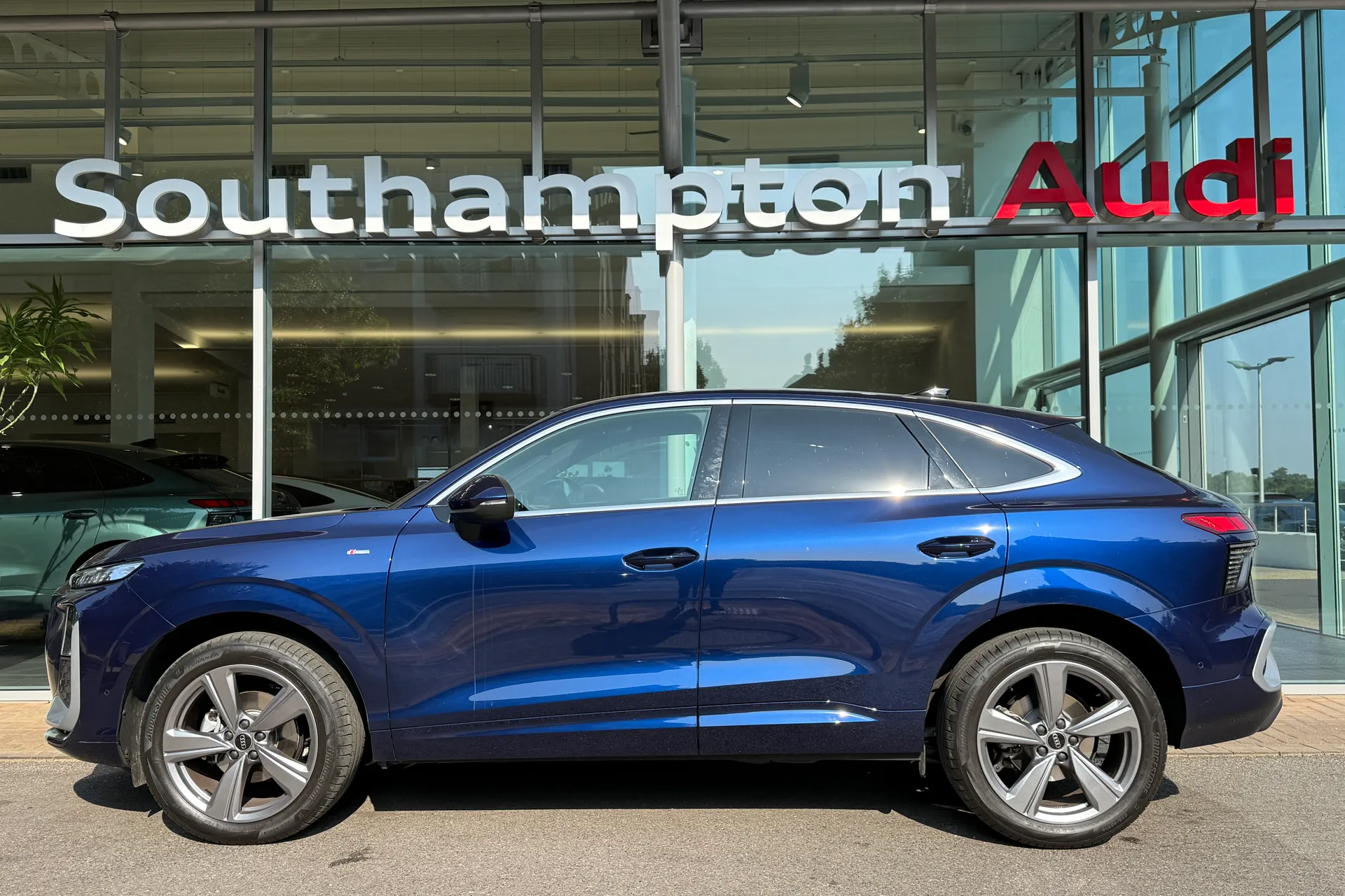 Audi Q3 thumbnail image number 46