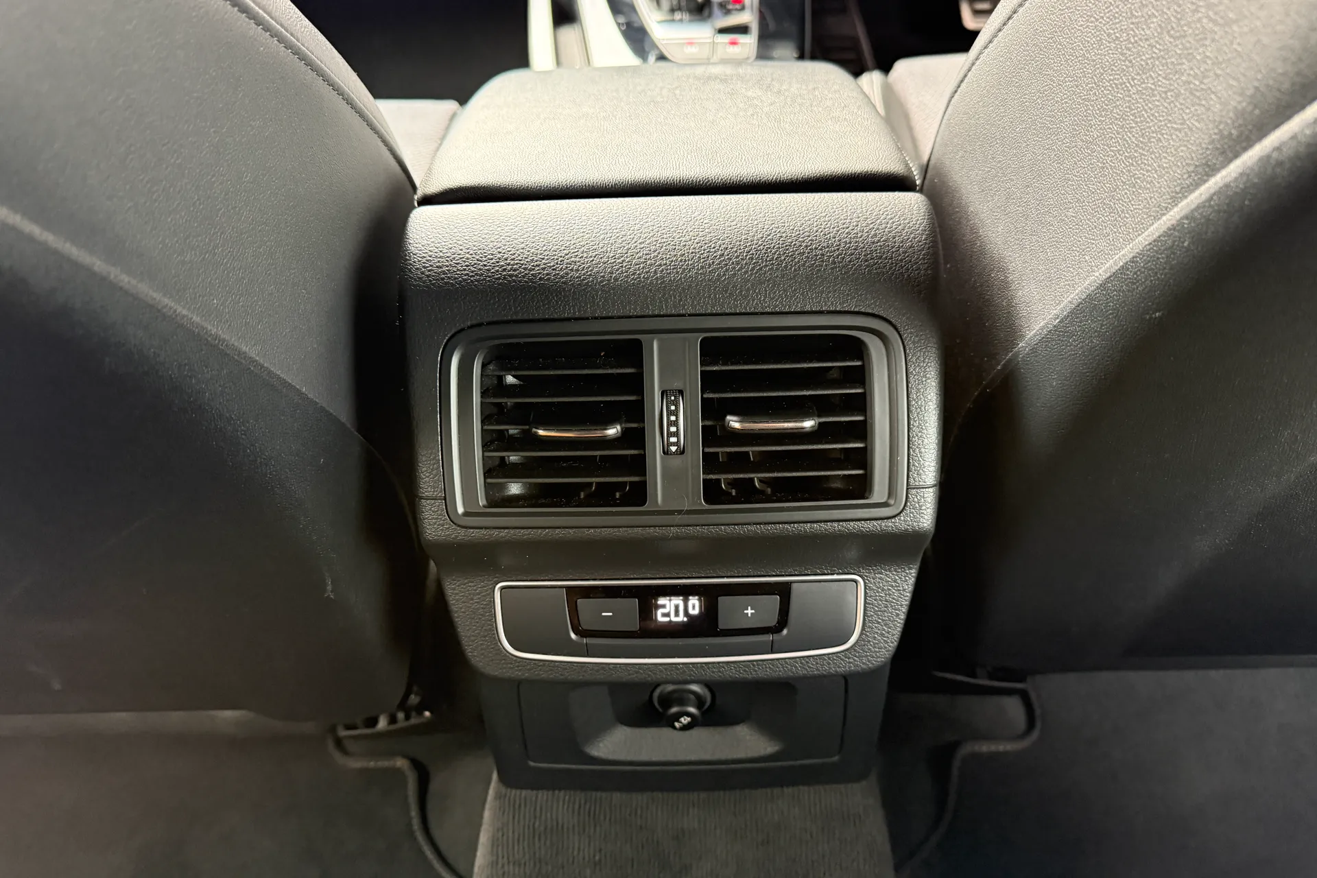 Audi Q5 thumbnail image number 44