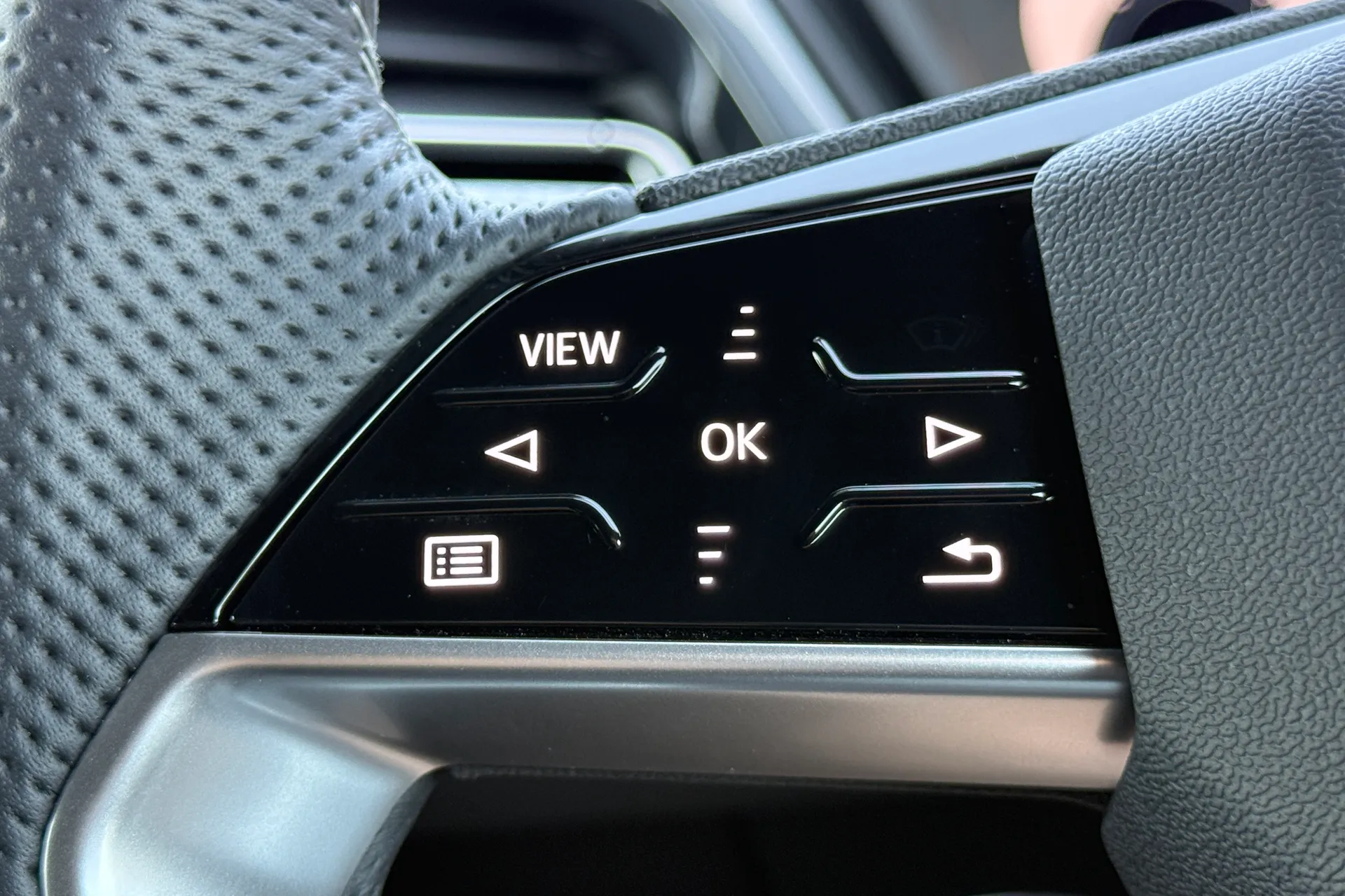 Audi Q4 thumbnail image number 24