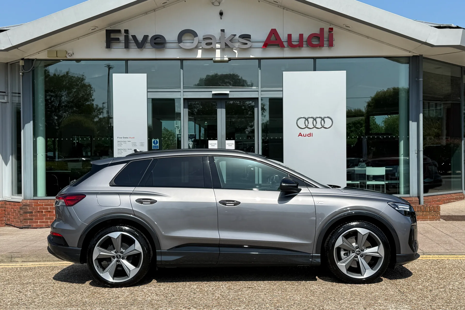 Audi Q4 thumbnail image number 2