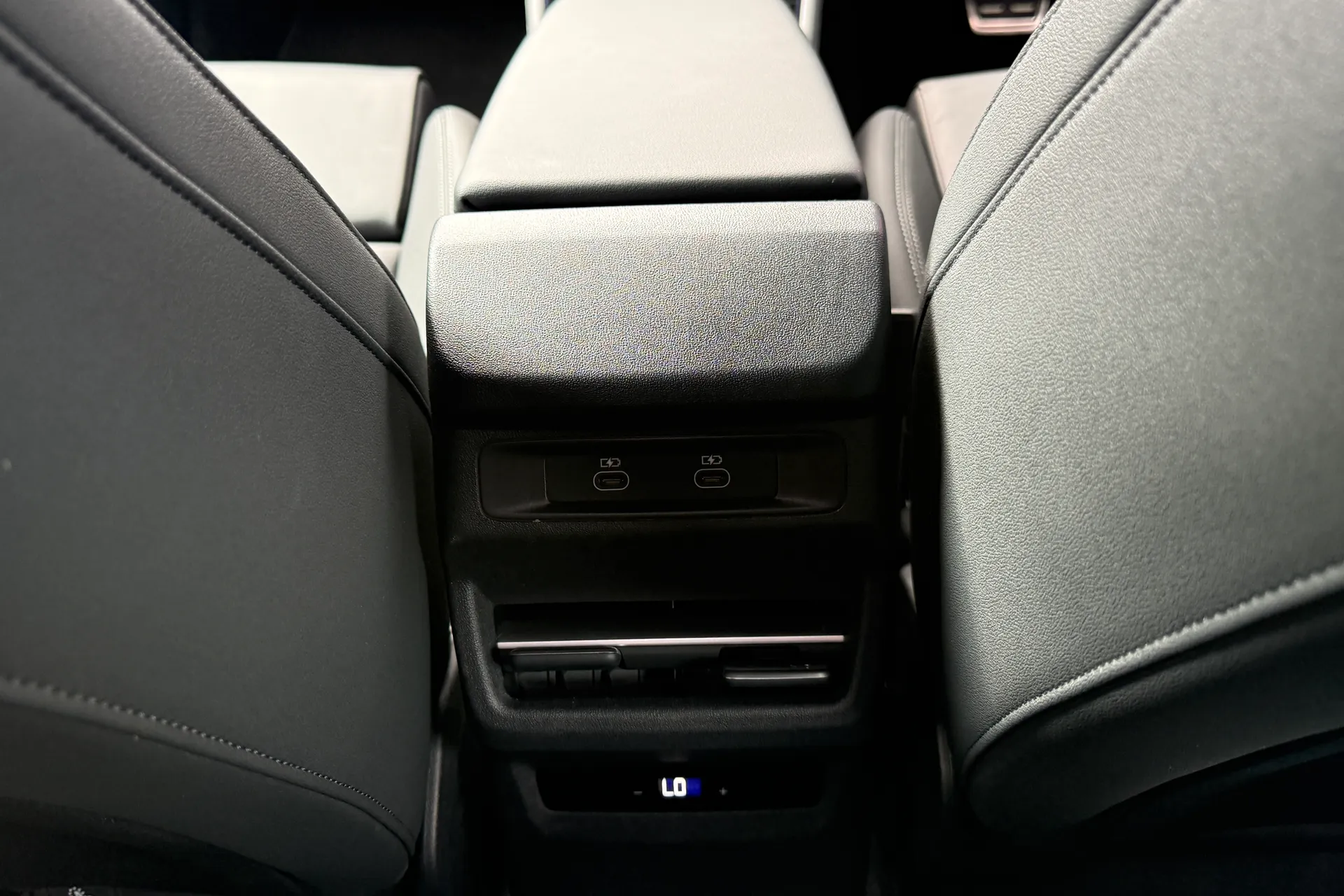 Audi Q3 thumbnail image number 35