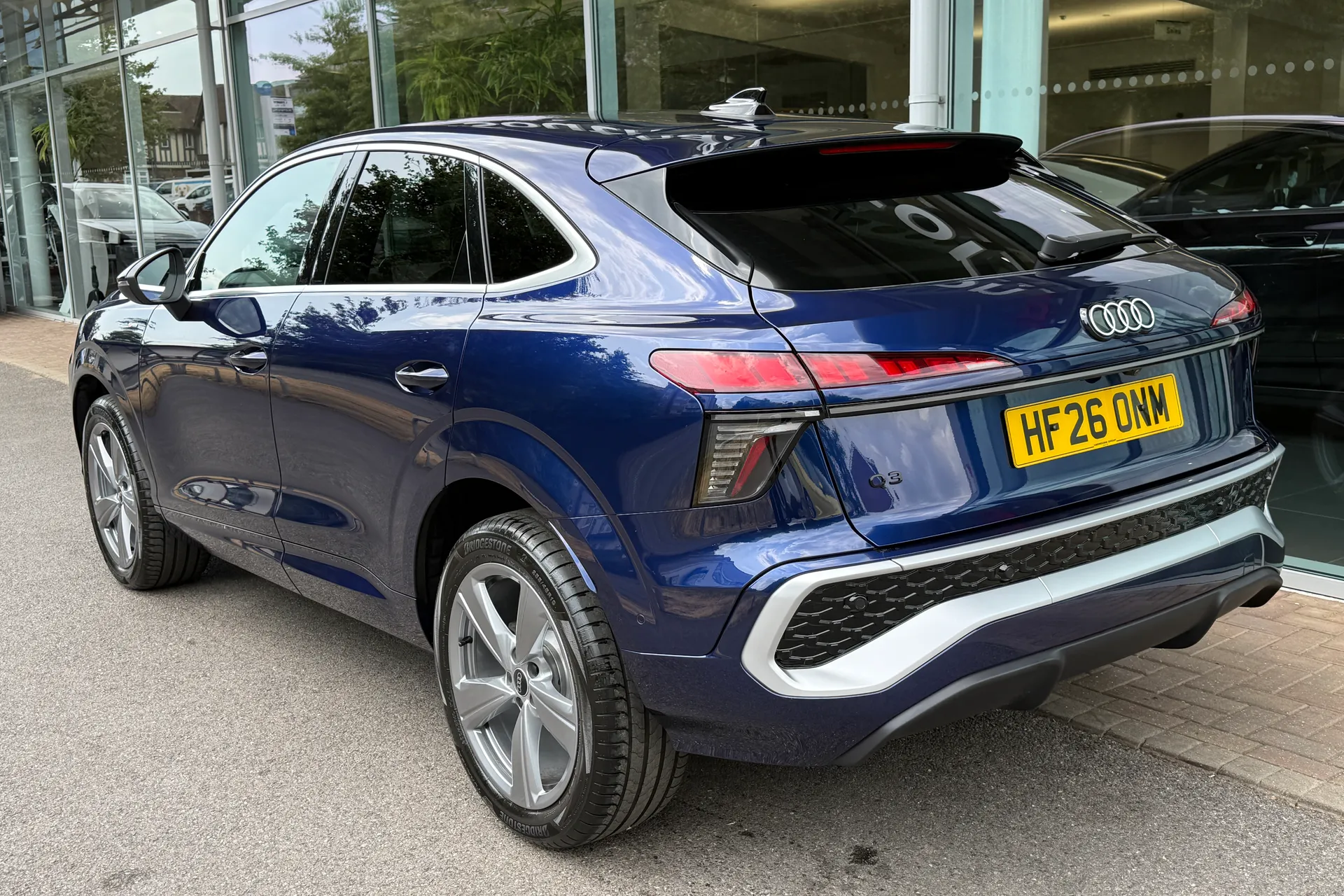 Audi Q3 thumbnail image number 3