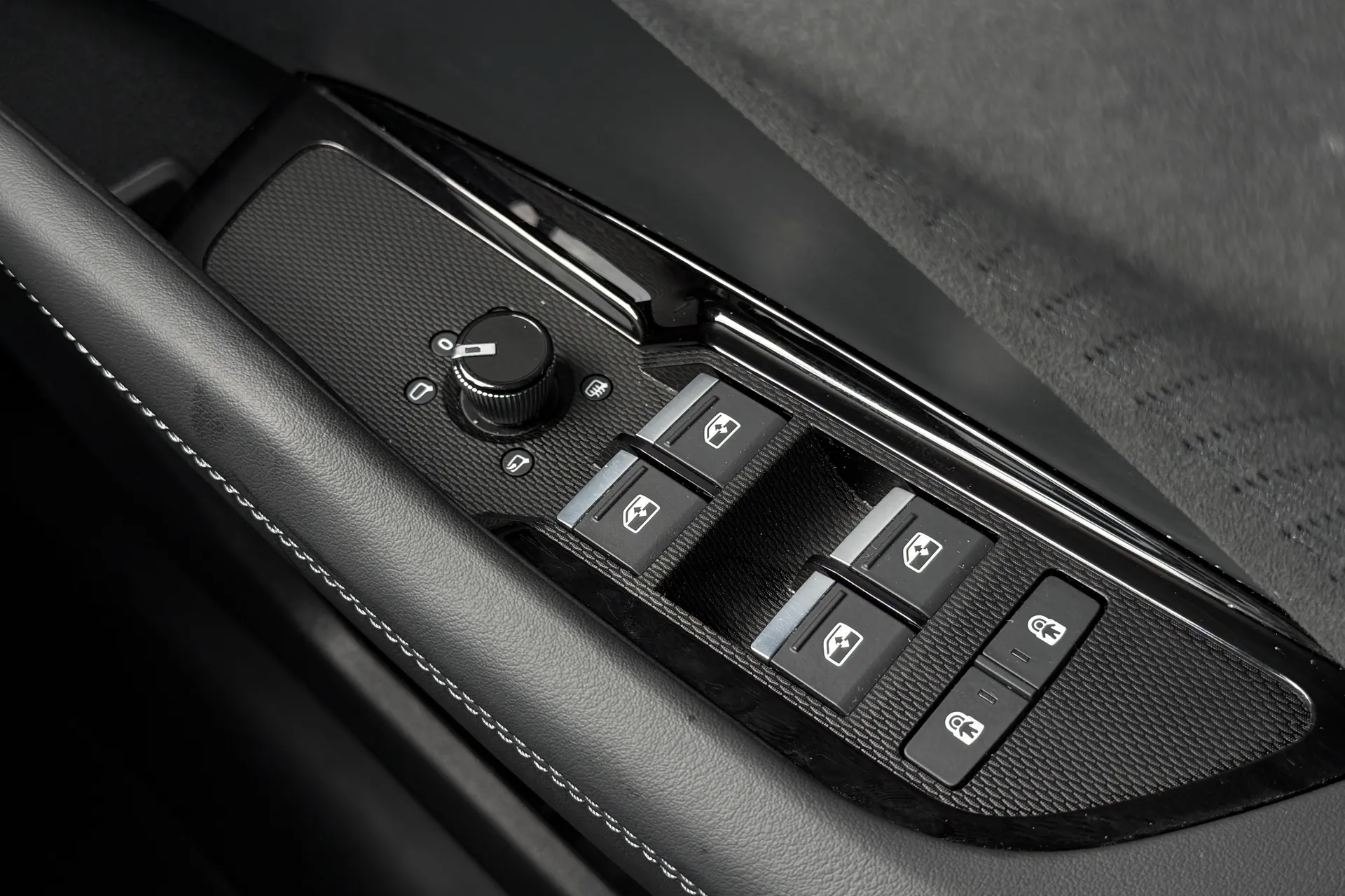 Audi Q3 thumbnail image number 24