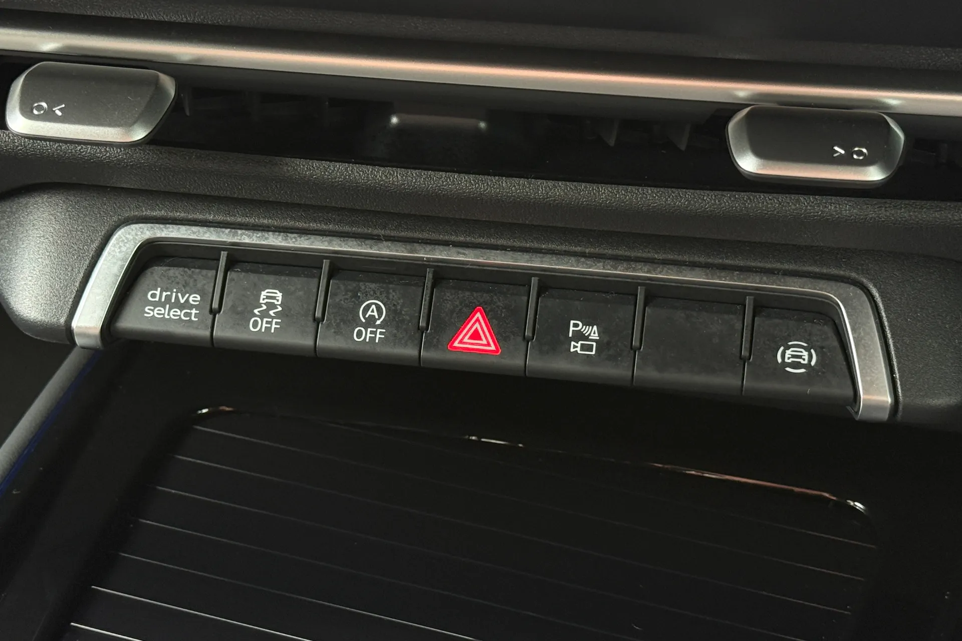 Audi Q3 thumbnail image number 12