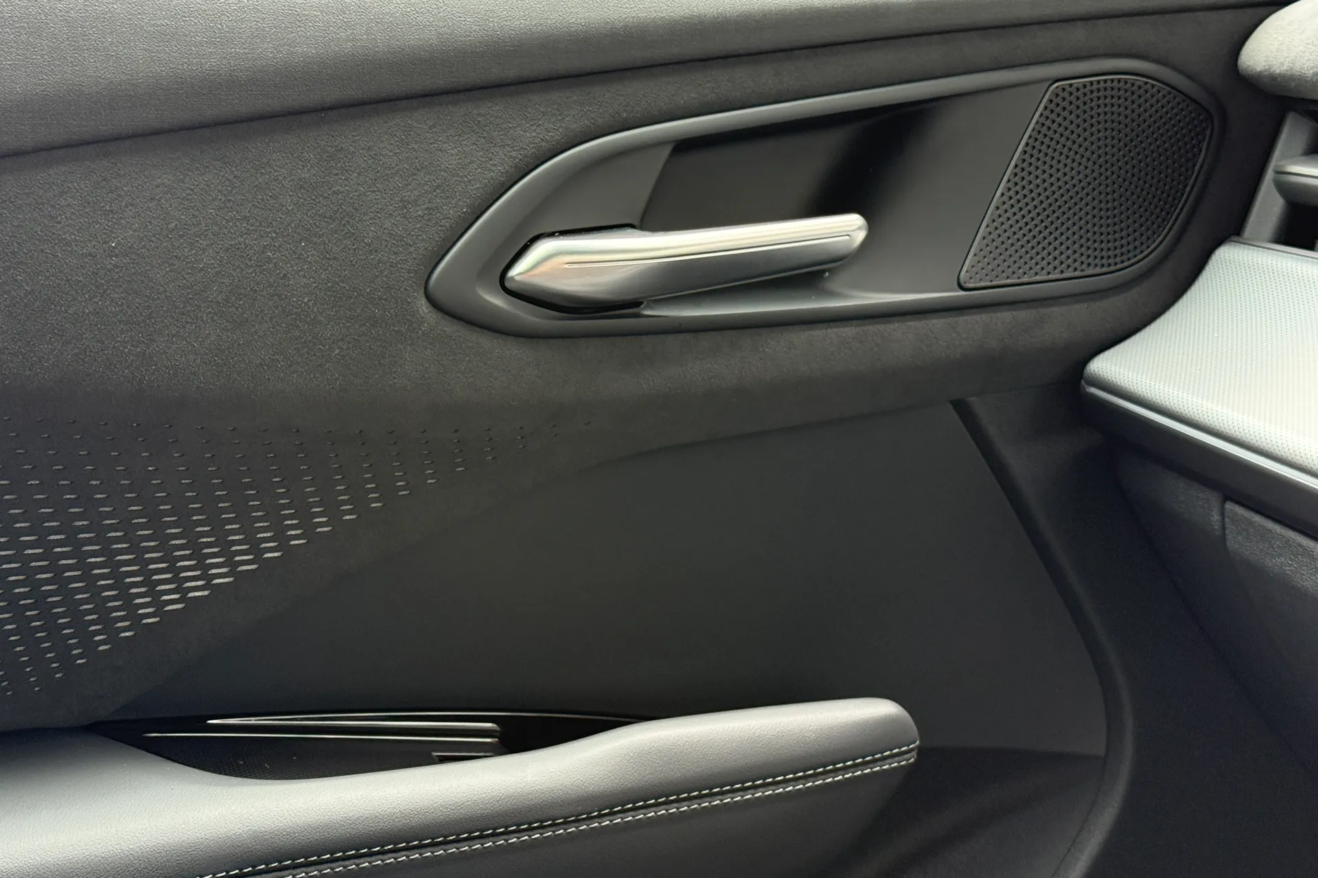 Audi Q3 thumbnail image number 18
