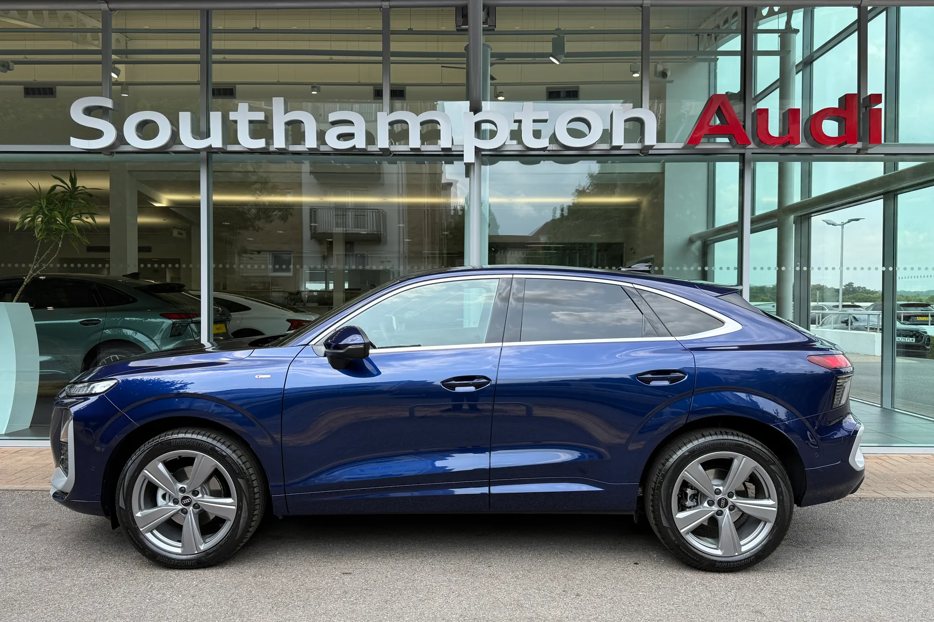 Audi Q3 thumbnail image number 45