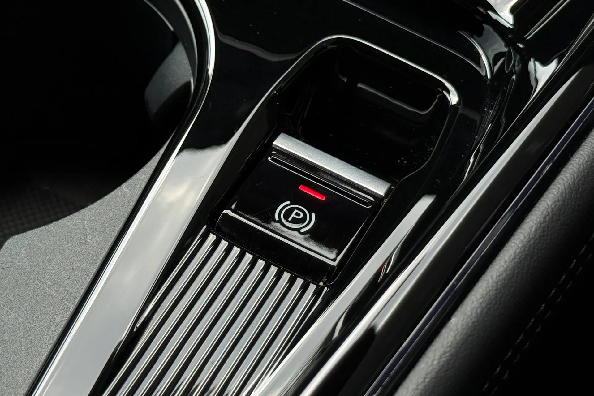 Audi Q3 thumbnail image number 16