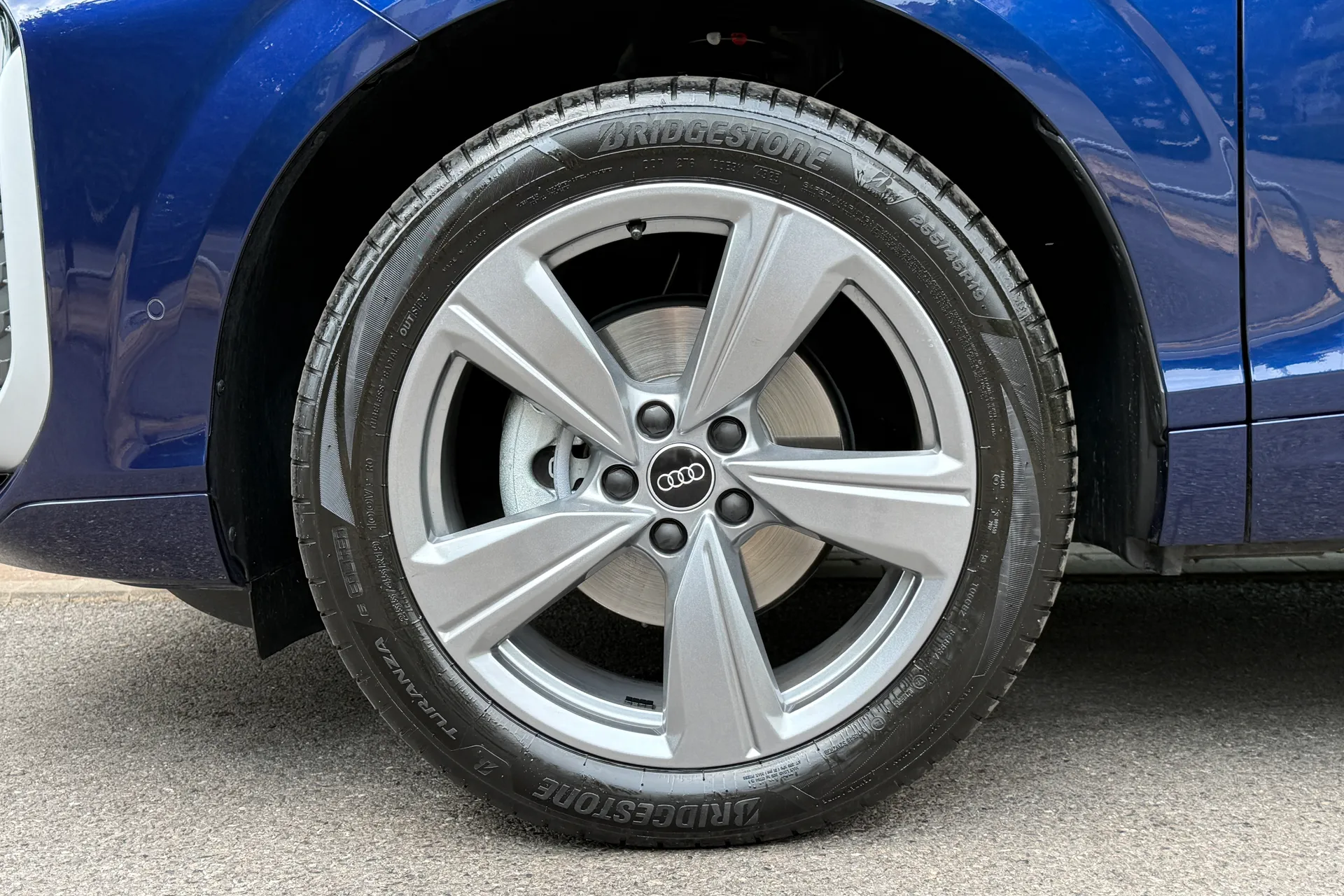 Audi Q3 thumbnail image number 5