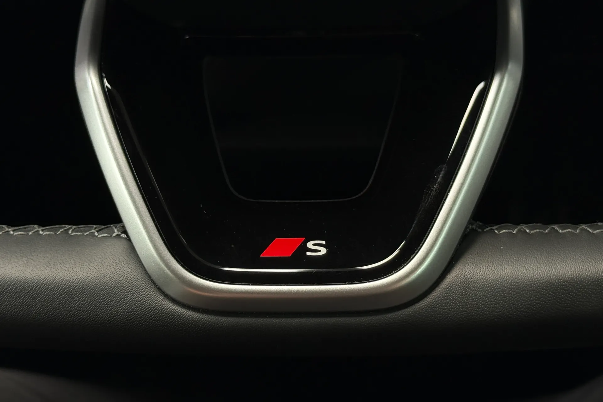 Audi Q3 thumbnail image number 25