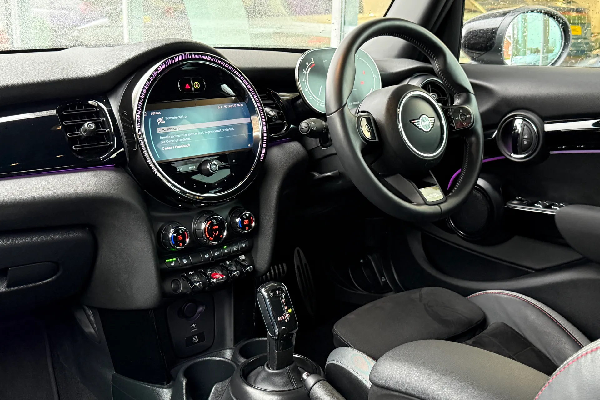 MINI HATCHBACK thumbnail image number 44