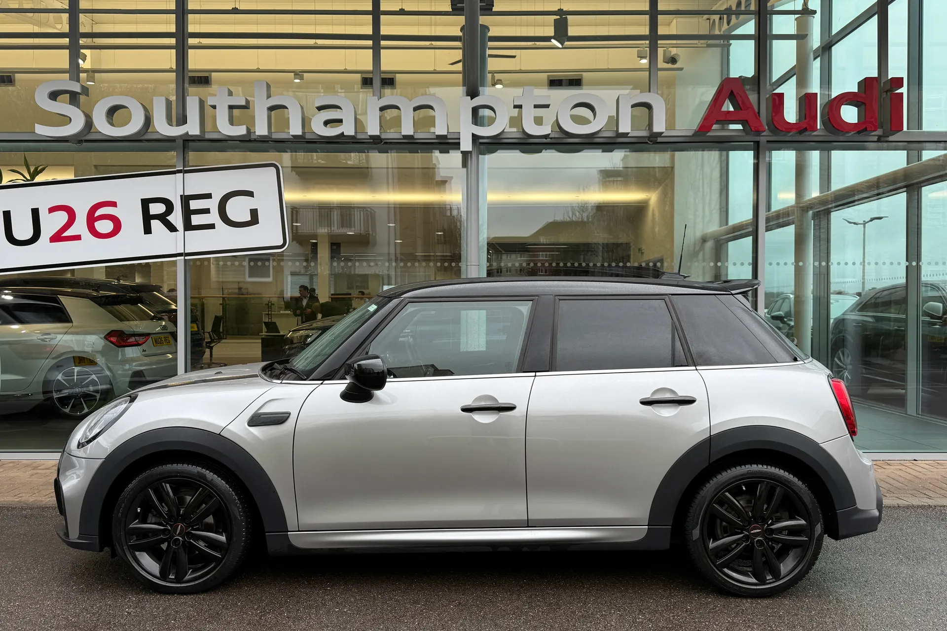 MINI HATCHBACK thumbnail image number 49