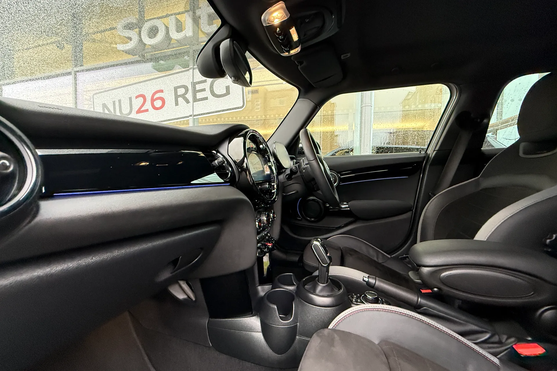 MINI HATCHBACK thumbnail image number 4