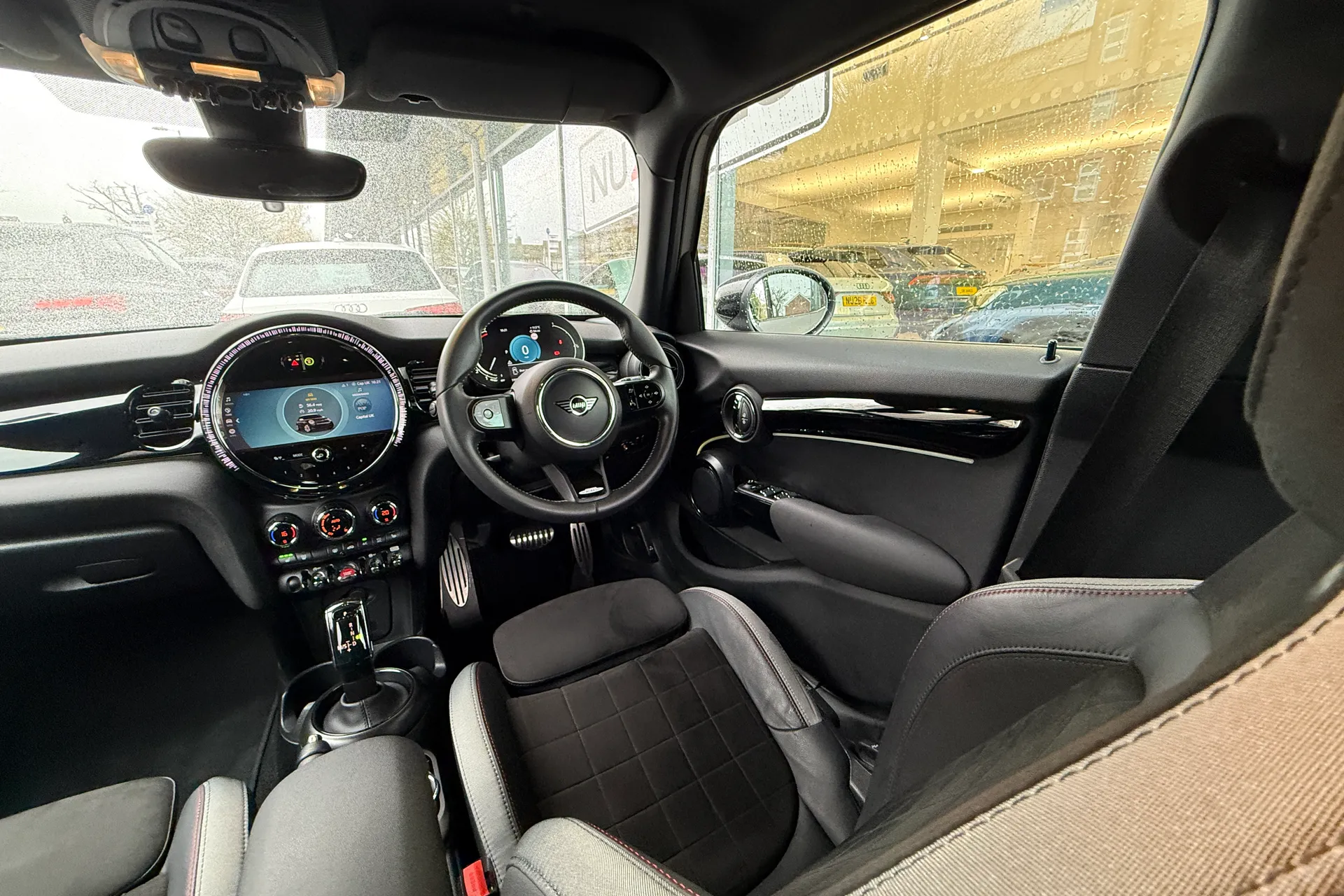 MINI HATCHBACK thumbnail image number 39