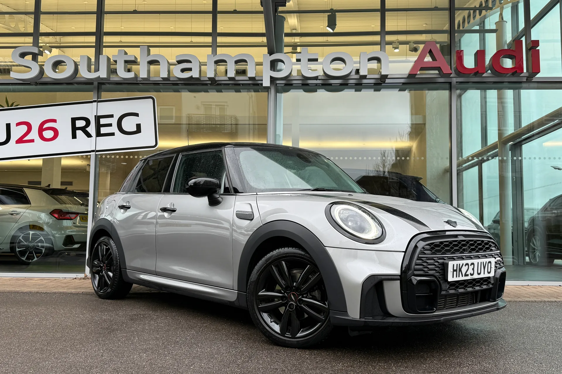 MINI HATCHBACK focused image