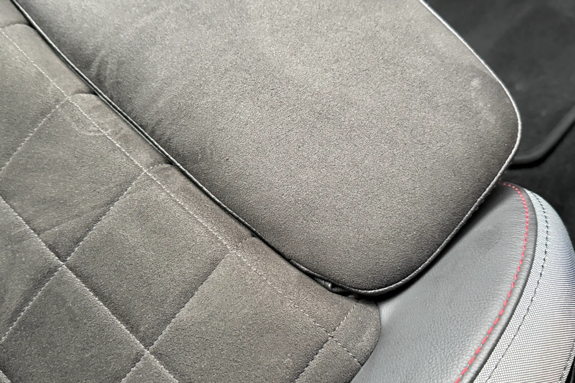 MINI HATCHBACK thumbnail image number 24