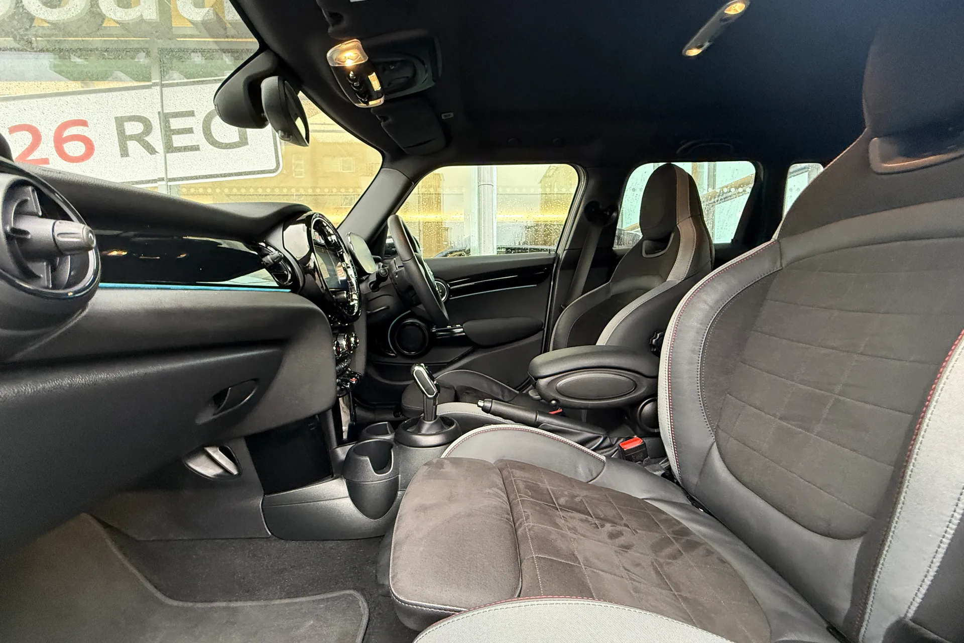 MINI HATCHBACK thumbnail image number 45